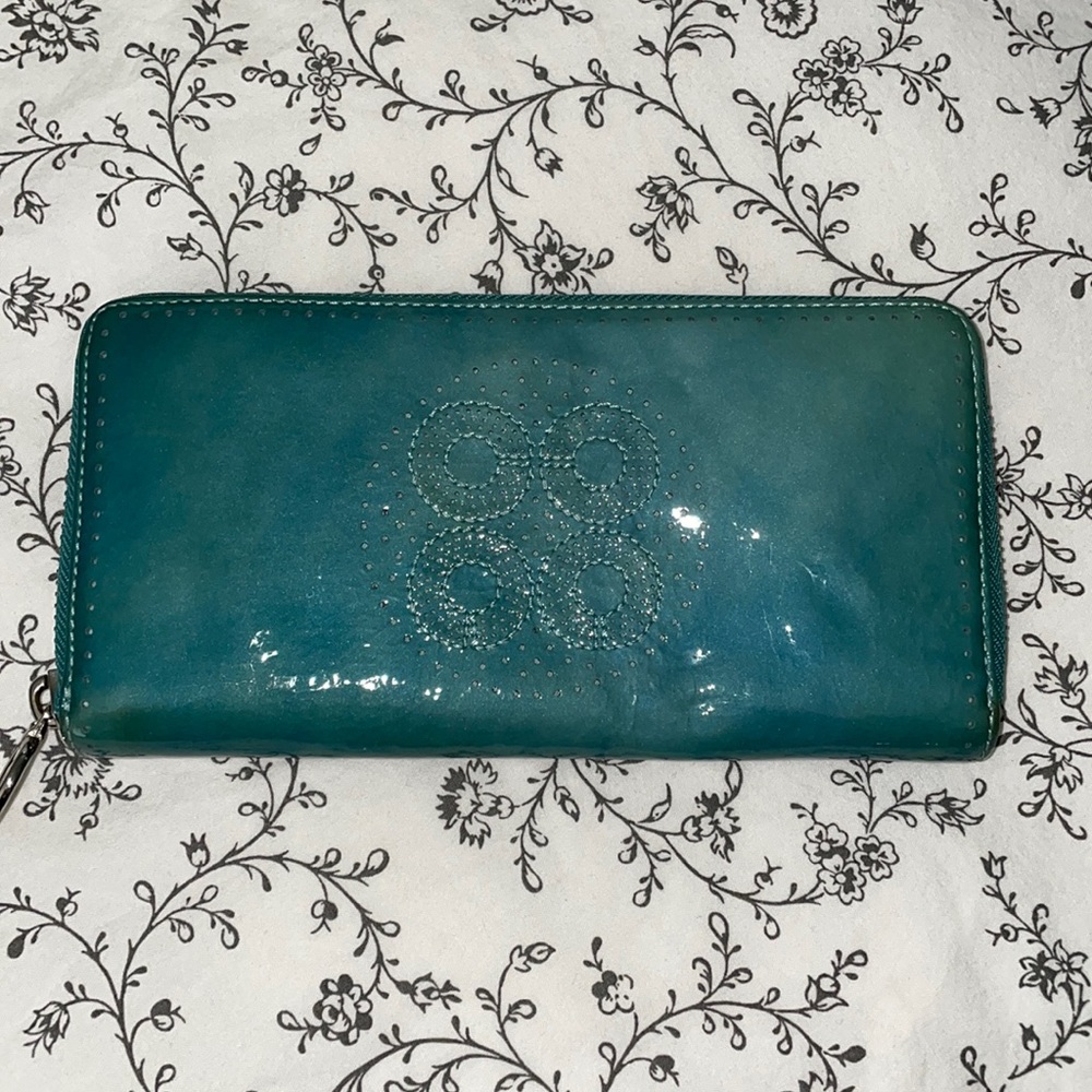 Like new Coach Audrey perforated  accordion zip wallet.